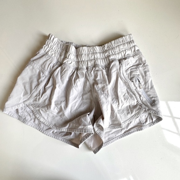 Lululemon Tracker Shorts, women’s, white, size 4 - Picture 1 of 7